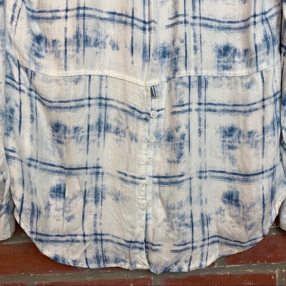 nwt Alya Brand Rayon button down shirt. - Picture 5 of 8